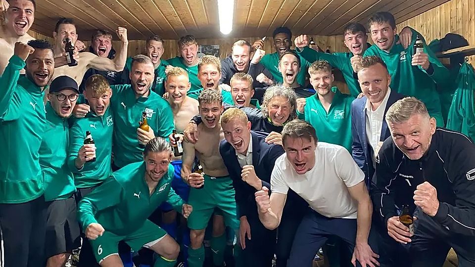 So sehen Sieger aus: Der FC Weiden-Ost kämpft als Vizemeister in der Relegation um die Landesliga.