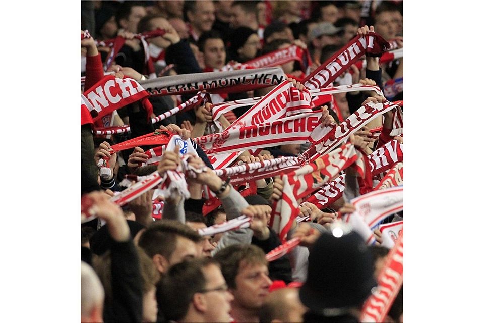 Auch beim Auswärtsspiel in London feuerten wieder zahlreiche Bayern-Fans ihre Mannschaft an. Foto: Eibner