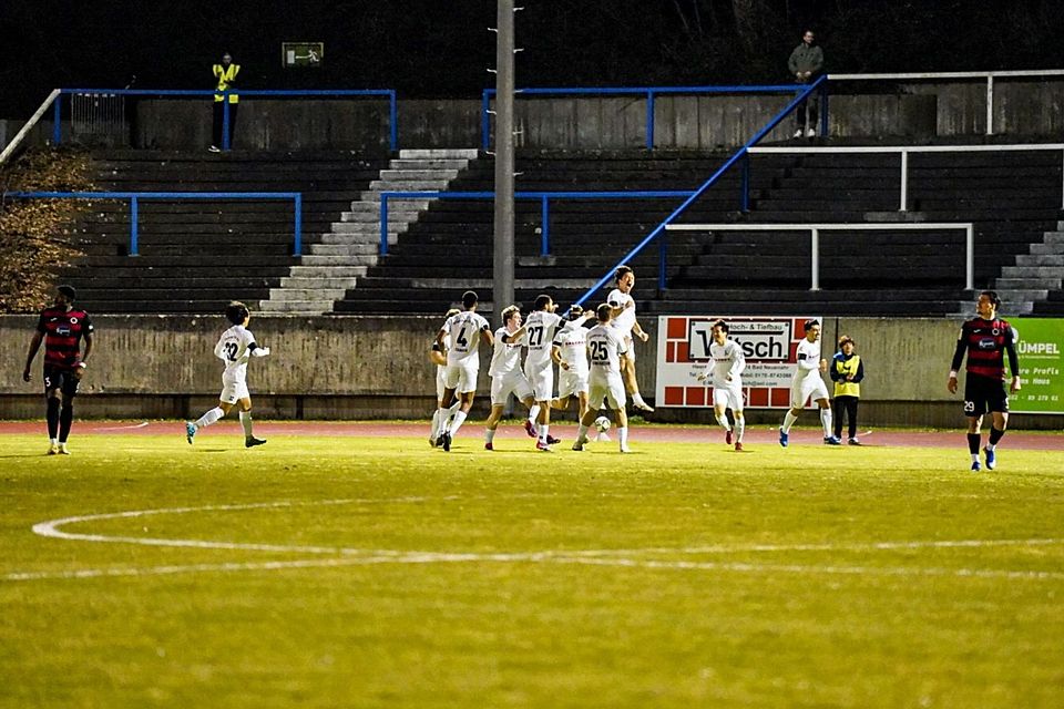 Früher Jubel: Kelana Mahessa brachte den Siegburger SV gegen Viktoria Köln in Führung!