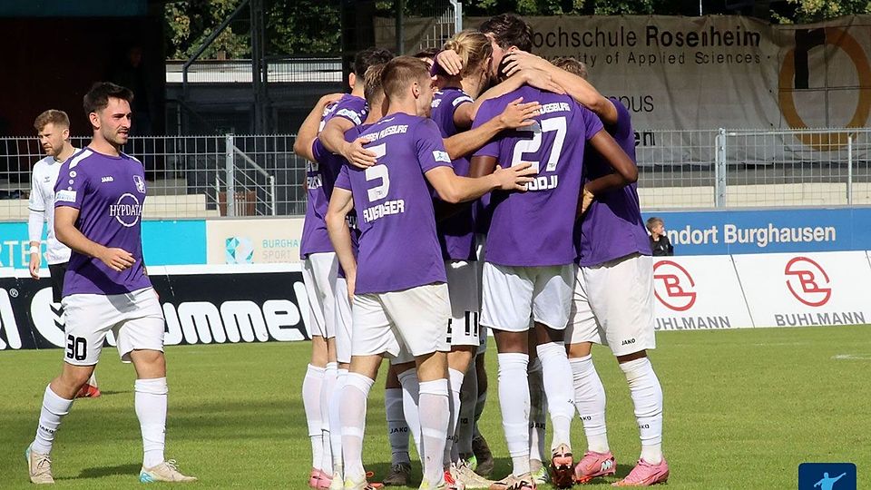 Rache ist süß: Nachdem die "Kleinen Bayern" die Schwabenritter im Hinspiel mit 5:0 vom Platz fegten, hatten diesmal die Augsburger am Ende die Nase mit 2:1 vorne.
