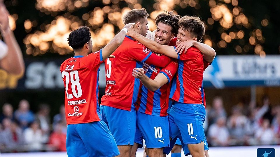 Fußballer setzen ein Zeichen: Beim Benefizspiel soll viel Geld für den guten Zweck zusammenkommen.