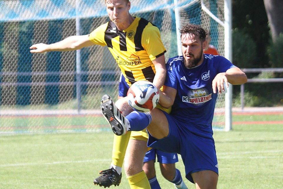 Er erzielte das wichtige 2:1: Max Bergner (rechts).