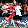 VFL Alfter  -  Bonner SC - Als klarer Favorit gehen Bastian Wernscheid (Mitte) und der BSC ins Kreispokalfinale gegen Oberkassel. Foto: Horst Müller