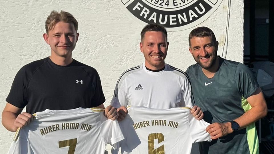 TSV-Abteilungsleiter Daniel Kappenberger (re.) mit Ben Zarham (li.) und Marco Mader 