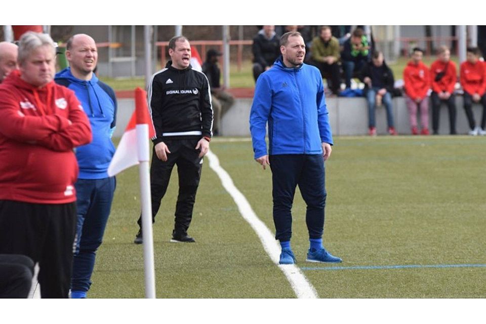 Lars, Kai und Ralf Horst (v.l.) haderten mit dem Ergebnis in Lohfelden.Archivfoto: Schulz.