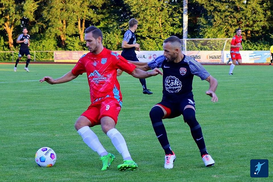 Sebastian Schulik (li.) beendet sein Engagement beim VfB Straubing vorzeitig 