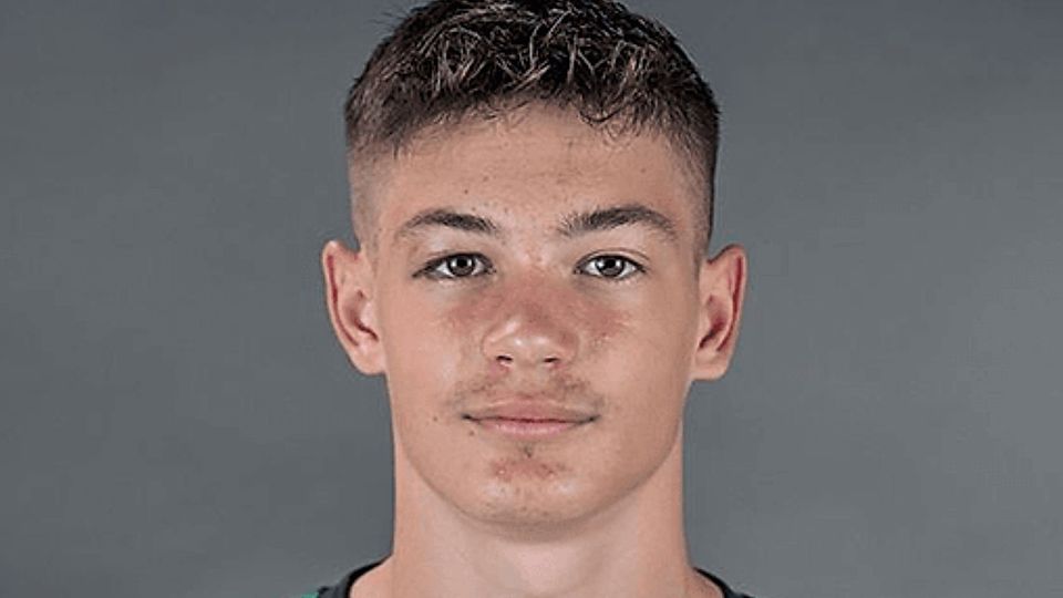 Niko Vidic erhält bei Borussia Mönchengladbach einen Profivertrag.