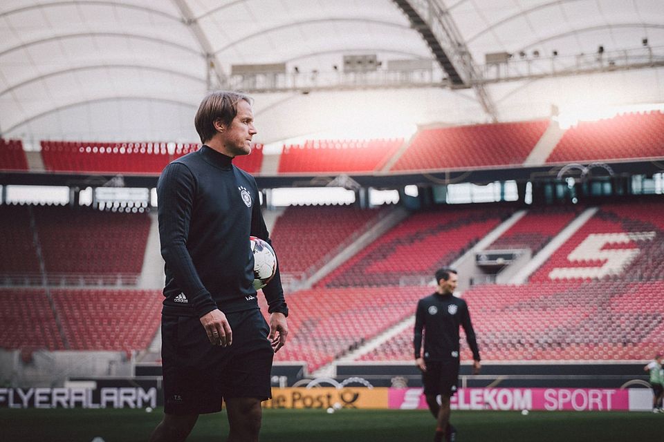 Zunächst war der 48-Jährige beim DFB Co-Trainer von Jogi Löw, inzwischen ist er als Chefscout aktiv.