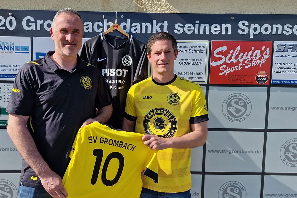 Dominik Schneider (rechts) mit SVG-Teammanager Alexander Breunig 