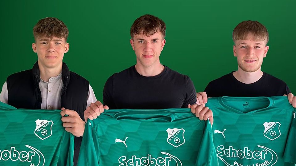 Maximilian Sailer, Samuel Schmidt und Florian Sehr (von links) schließen sich dem FC Schlicht an.