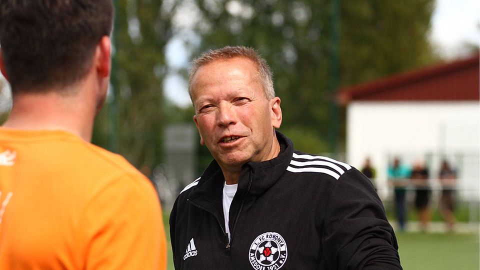Matthias Michler (rechts) wurde am Montag von seinen Aufgaben als Cheftrainer bei Romonta entbunden   F: Rinke