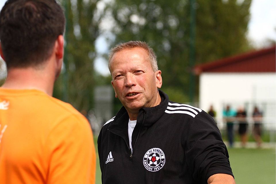 Matthias Michler (rechts) wurde am Montag von seinen Aufgaben als Cheftrainer bei Romonta entbunden   F: Rinke