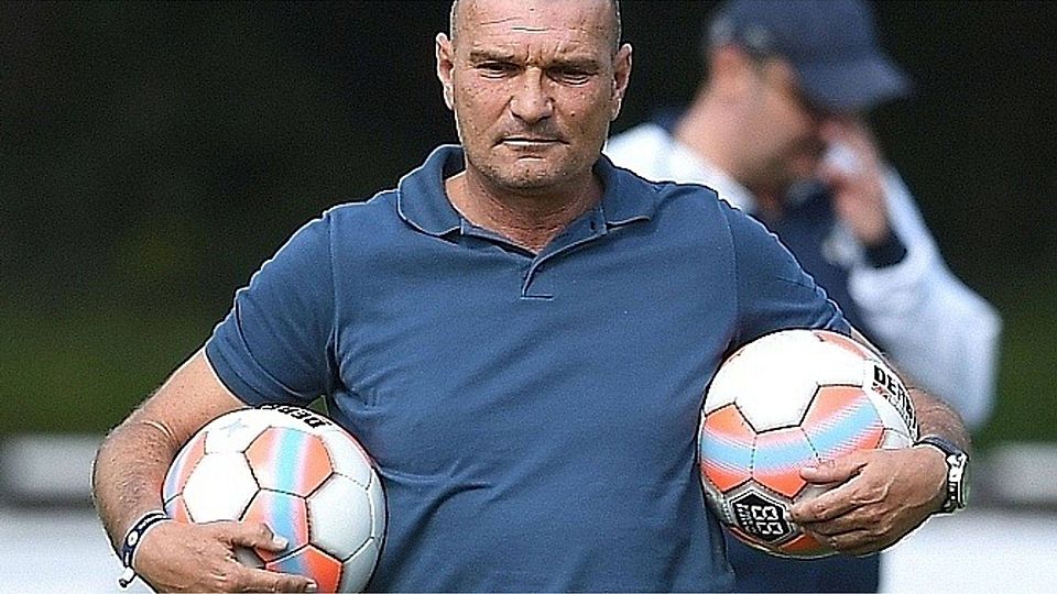 Es läuft nicht rund: Chefcoach Rene Deffke ist mit seinem BV Bad Lippspringe denkbar schlecht aus den Startlöchern gekommen. Nach drei Spieltagen stehen die Kurwald-Kicker noch ohne Punkte da.