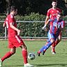 Endgültige Entscheidung: Maximilian Specker (li.) schickt Maximilian Lechner (hinten), der setzt in der Nachspielzeit den Schlusspunkt zum 3:0-Sieg über die DJK Pasing.