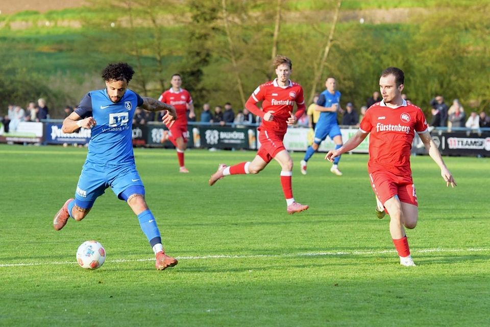 Mick Keita (am Ball) erzielte das 1:0 für den SC Lahr in Elzach. Mick Keita (am Ball) erzielte das 1:0 für den SC Lahr in Elzach.