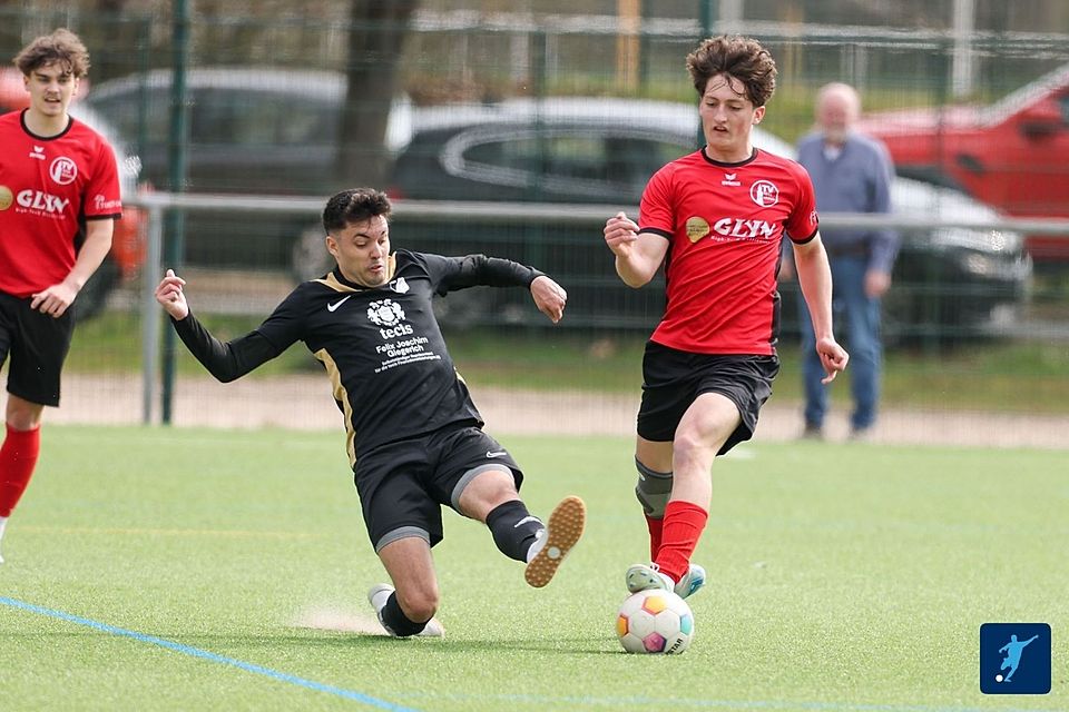 Vergangene Saison waren sie noch Konkurrenten um den Aufstieg - nun führen der TV Idstein (rote Trikots) und der SV Johannisberg ihre jeweiligen Ligen als Herbstmeister an.