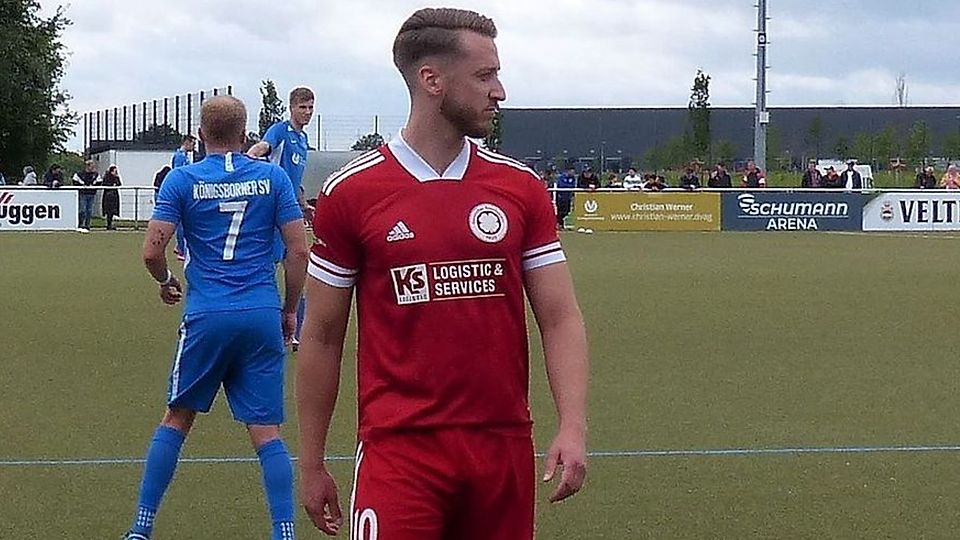 Der Geisecker SV um Stammspieler Julian Hüser (in Rot) bekommt eine zweite Chance gegen den FC Roj (Archivfoto).