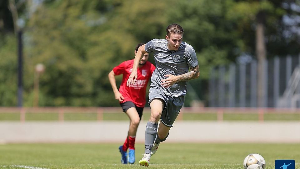 Leon Roscher (im Bild) und der BSC Schwalbach dürfen sich nach dem Last-Minute-Heimsieg gegen die TuS Hornau II über die ersten Punkte in der Kreisoberliga freuen. 