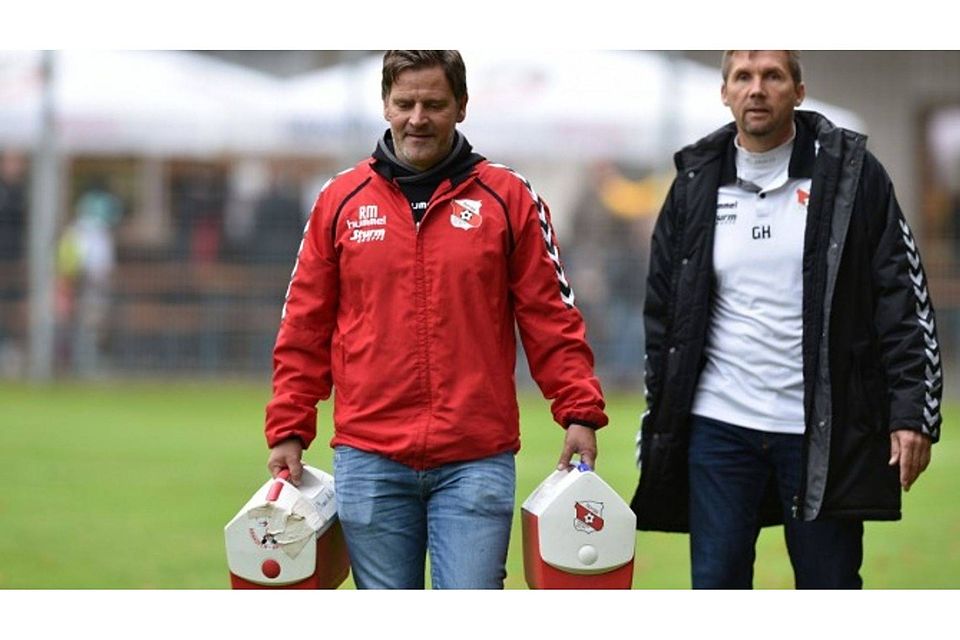 Richard Maierhoer (li.) packt an: Hankofenfs Teammanager will zusammen mit Trainer Gerry Huber den erneuten Klassenerhalt in der Bayernliga Süd schaffen. F: Hofer