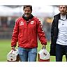 Richard Maierhoer (li.) packt an: Hankofenfs Teammanager will zusammen mit Trainer Gerry Huber den erneuten Klassenerhalt in der Bayernliga Süd schaffen. F: Hofer
