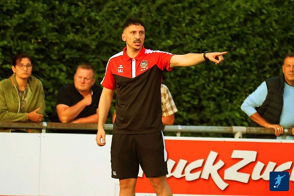 Valdrin Blakaj steht auch in der Saison 26/27 an der Seitenlinie des SSV Eggenfelden 