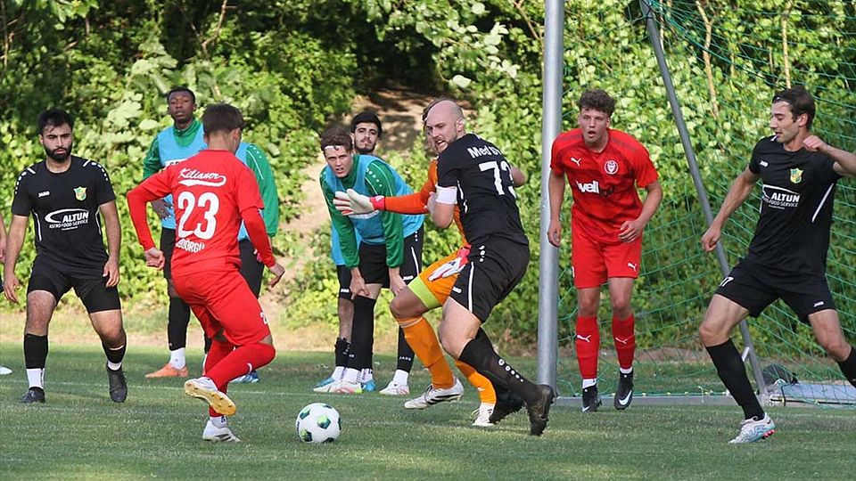 Gleich klingelt es im MED-Gehäuse. Seymen Ködörgü (Kilia Kiel) trifft zum 4:0-Endstand.