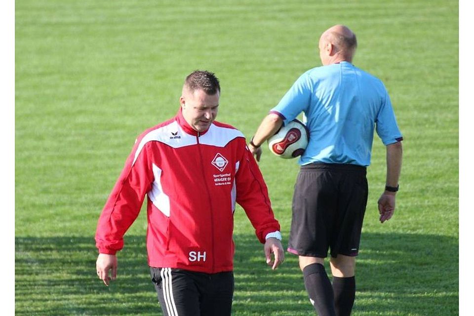 Am Samstag war er schon nicht mehr dabei: Steffen Herzig ist nicht mehr Trainer des Henger SV (Foto: Eberle).