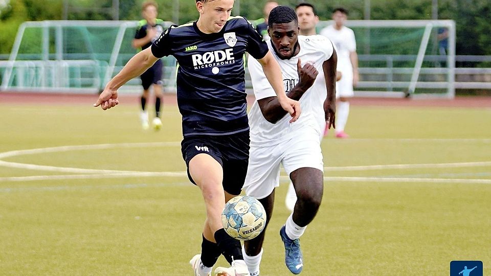 Felix Prasser (links, schwarzes Trikot) wird sich im Sommer der SG Walluf anschließen.