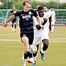 Felix Prasser (links, schwarzes Trikot) wird sich im Sommer der SG Walluf anschließen.
