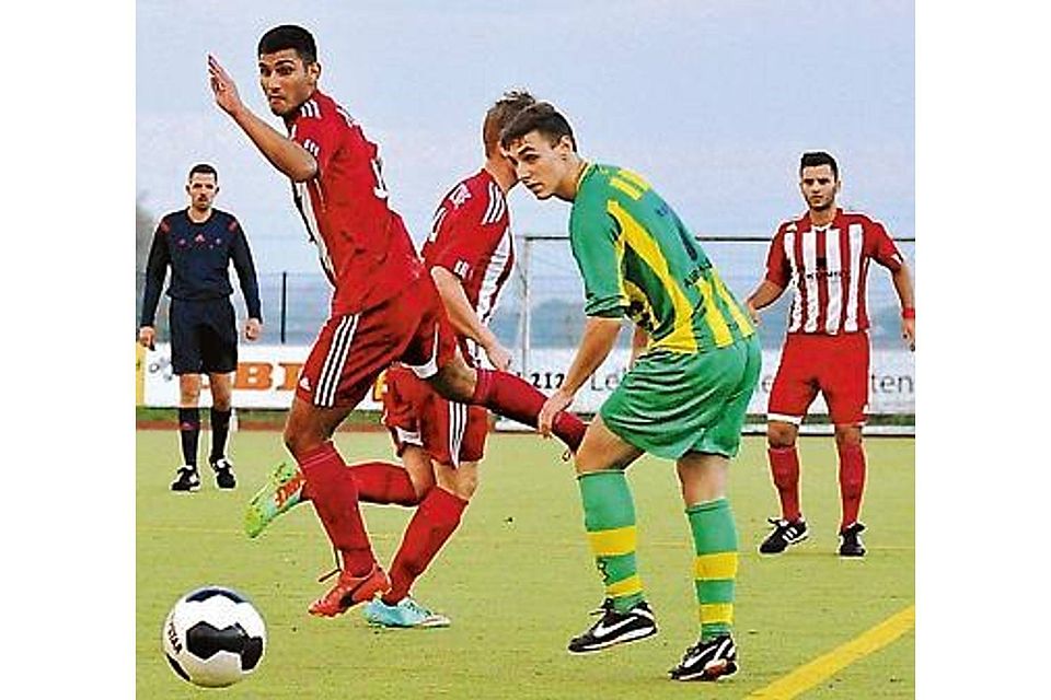 Spielen bisher eine starke Saison: die A-Jugendfußballer des SV Brake (in Rot-Weiß) und des TSV Abbehausen Felix Grossmann
