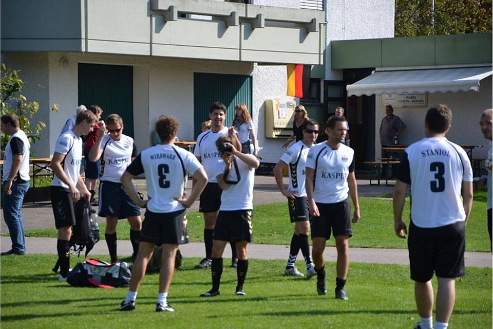 Vorher noch ein schönes Foto: die Bolzplatzheroes empfangen OJPP im Spitzenspiel der BL