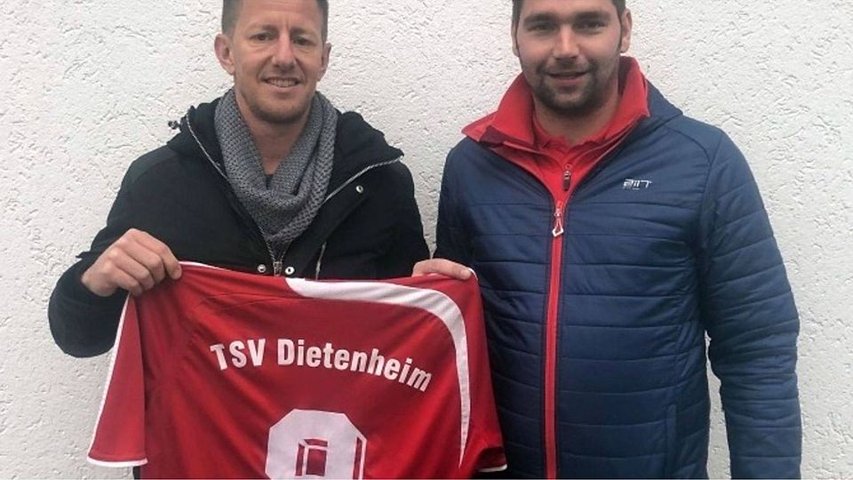 Marcus Metzinger (links) und Marco Kogler verlängern beim TSV Dietenheim. Foto: TSV Dietenheim
