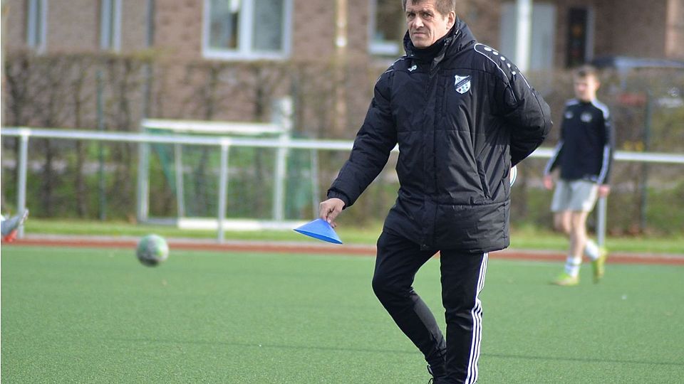 Norbert Bonn trainiert die U17 des JFV Bördeland. 