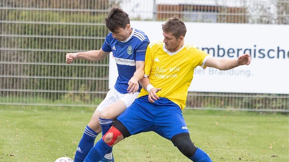 Adrian Lechs (r.) FSV Höhenrain steht trotz Verletzungspech nach der Hinrunde über dem Strich