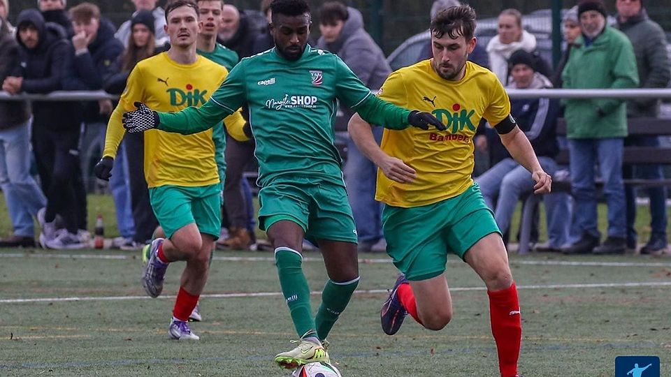 Die DJK Don Bosco Bamberg um Kapitän Simon Allgaier (re.) entschied das Topspiel gegen den TSV Abtswind mit 2:0 für sich.