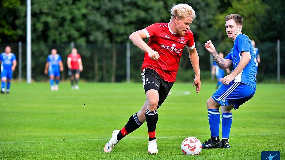 Lukas Lenz (in rot) brachte den SSV Hinterschmiding mit seinem Treffer zum 1:0 auf die Siegerstraße.