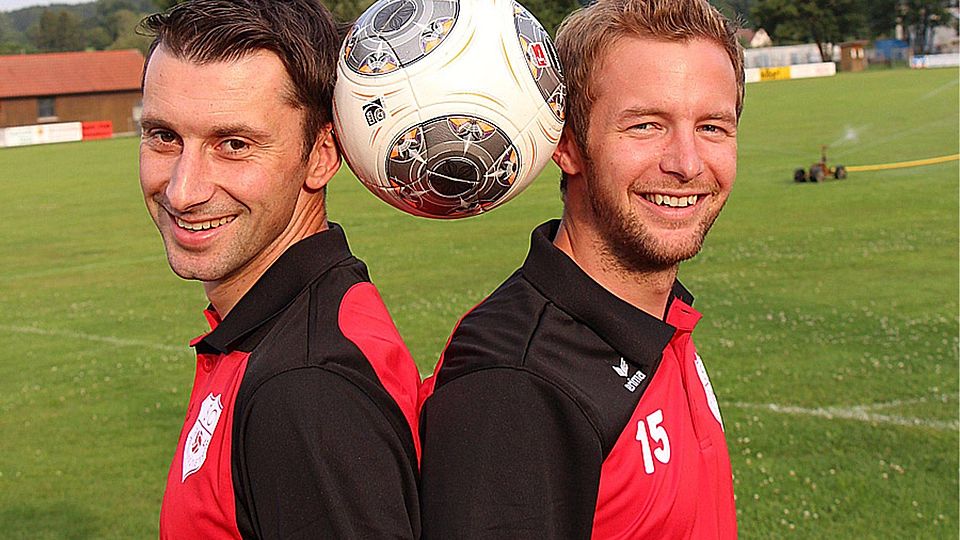Fabian Herdin (links) und Thomas Lauter werden auch in der kommenden Saison gemeinsam den SC Altenmünster trainieren.  Archivfoto: Verein
