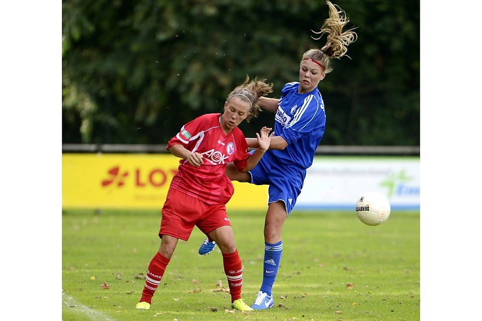 Durchgesetzt haben sich die Meppener B-Mädchen mit Pia Liening-Ewert (r.) mit 3:0 gegen Holstein Kiel. Foto: Doris Leißing