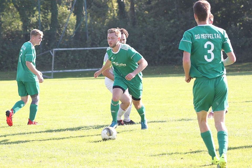 Lukas Hofmann (Mitte) überragte bei seinem Comeback für die SG Neffeltal. 