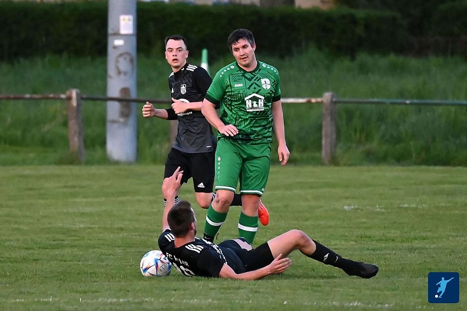 Manuel Eberhardt (grün) blickt mit seinem SV Babstadt auf das Pokalderby gegen Obergimpern voraus.