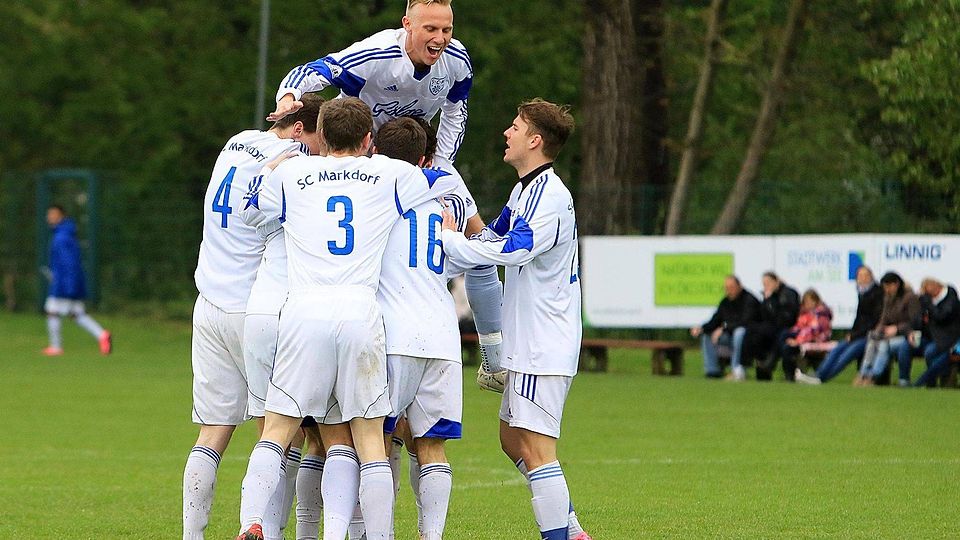 Markdorfer Jubel nach dem 2:0 durch Kevin Oberholzer. Die Gehrenbergstädter gewannen das Spitzenspiel gegen Verfolger SV Deggenhausertal mit 4:0. Foto: Karl-Heinz Bodon
