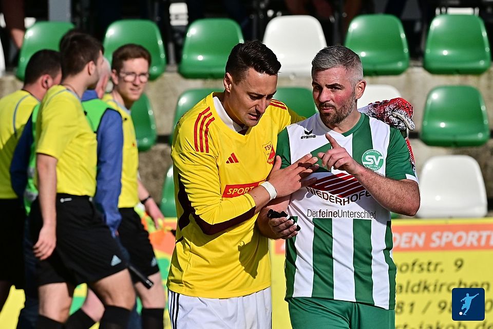 Sebastian Krieg (re.) zeigte im Bezirksliga-Spiel zwischen dem SV Schalding-Heining II und dem TSV Mauth beeindruckenden Sportsgeist 