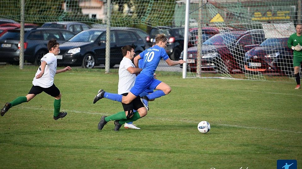 TSV Seckmauern (blaue Trikots) ist weiter obenauf. 