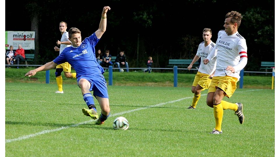 Die TSG Burg Gretesch (blau) setzte sich mit 4:1 gegen den Piesberger SV durch. F: Andrea Krüßel