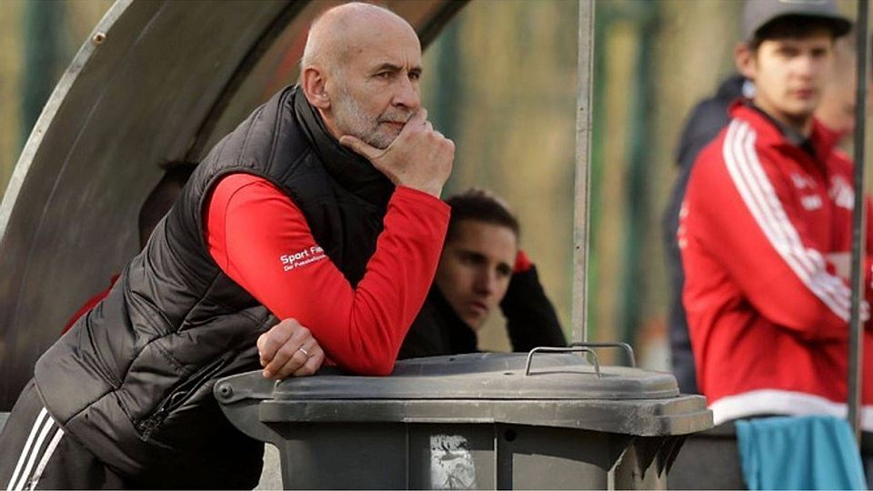 Geht nach der Saison in den Trainer-Ruhestand und wird von Kevin Greweling abgelöst: Gonzeraths Trainer Werner Feyen. Foto: Sebastian J. Schwarz