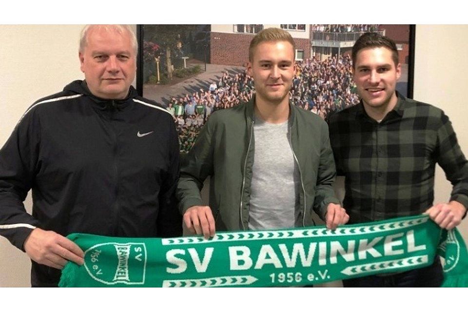 Verstärkung für den SV Bawinkel: Trainer Uwe Kruse, Neuzugang  Jannis Bolk und Obmann Johannes Möllering . Foto: SV Bawinkel