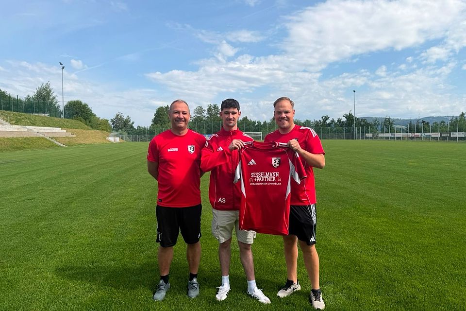 von links nach rechts: Christian Friedl (Abteilungsleiter), Julian Meininger, Christoph Exl (Cheftrainer)