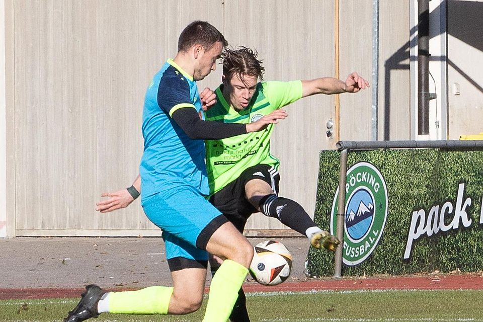 Doppelpacker: Mathis Hofmann (r.) brachte den SC Pöcking zunächst per Strafstoß in Führung und legte später ein weiteres Tor beim 3:1-Sieg nach.