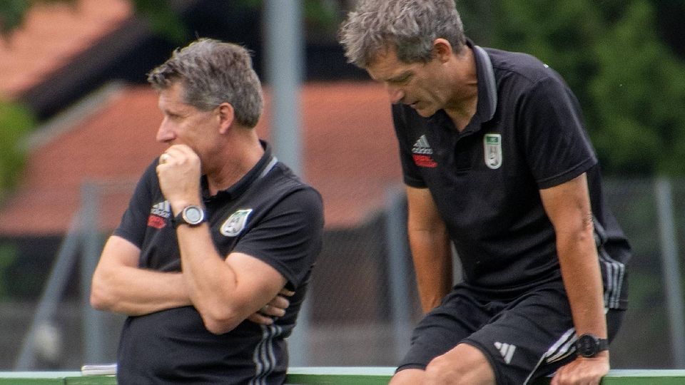 Rückendeckung von der Mannschaft, aber zu wenig Erfolg: Sven Teichmann (l.) und sein Co-Trainer Volker Bockhorni müssen gehen.