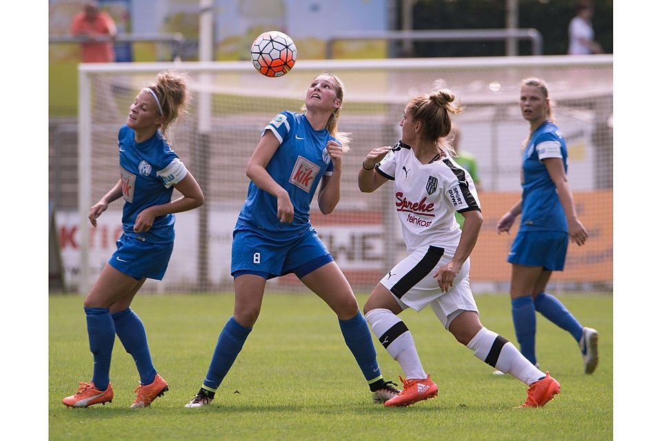 Drei Siege haben die Zweitliga-Fußballerinnen des SV Meppen in den ersten vier Spielen geholt. Foto: Doris Leißing